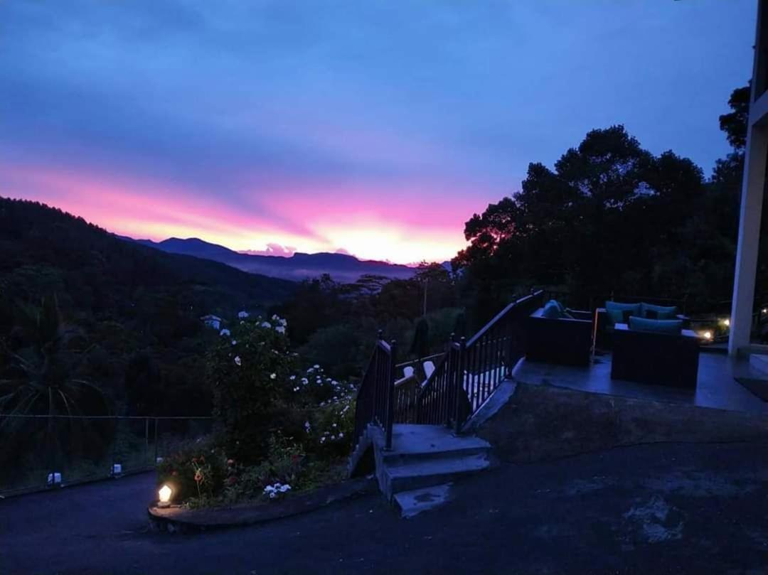 The Grand Hills Bed and Breakfast Kandy Esterno foto