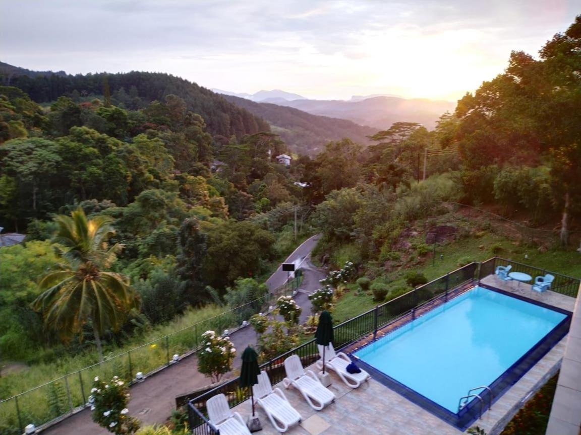 The Grand Hills Bed and Breakfast Kandy Esterno foto