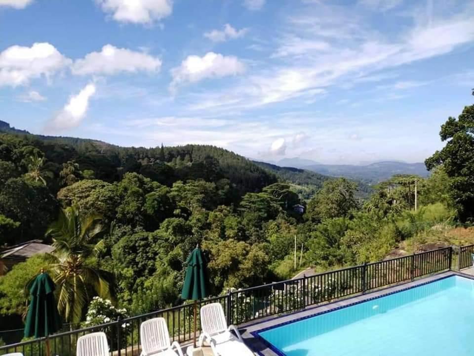 The Grand Hills Bed and Breakfast Kandy Esterno foto